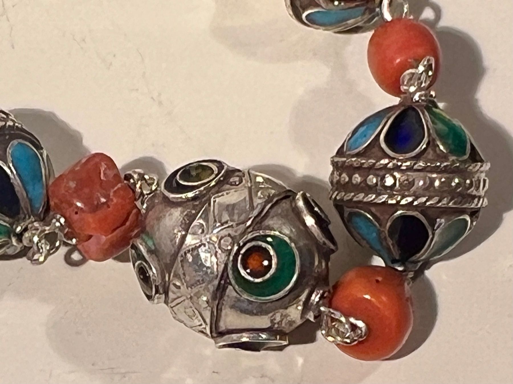 Catenine: Collier argent 925 corail véritable, émail cloisonné, Maroc – Usato da Genève venduto da DELIRBEADS 4