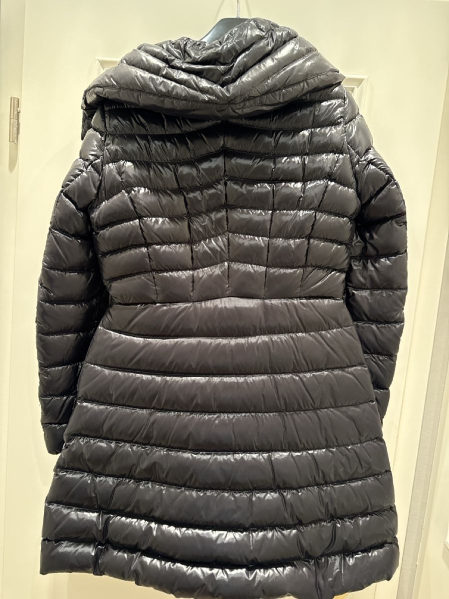 Moncler Manteaux: Moncler 34-36 – D'occasion à geneve par gro_7mmx 2