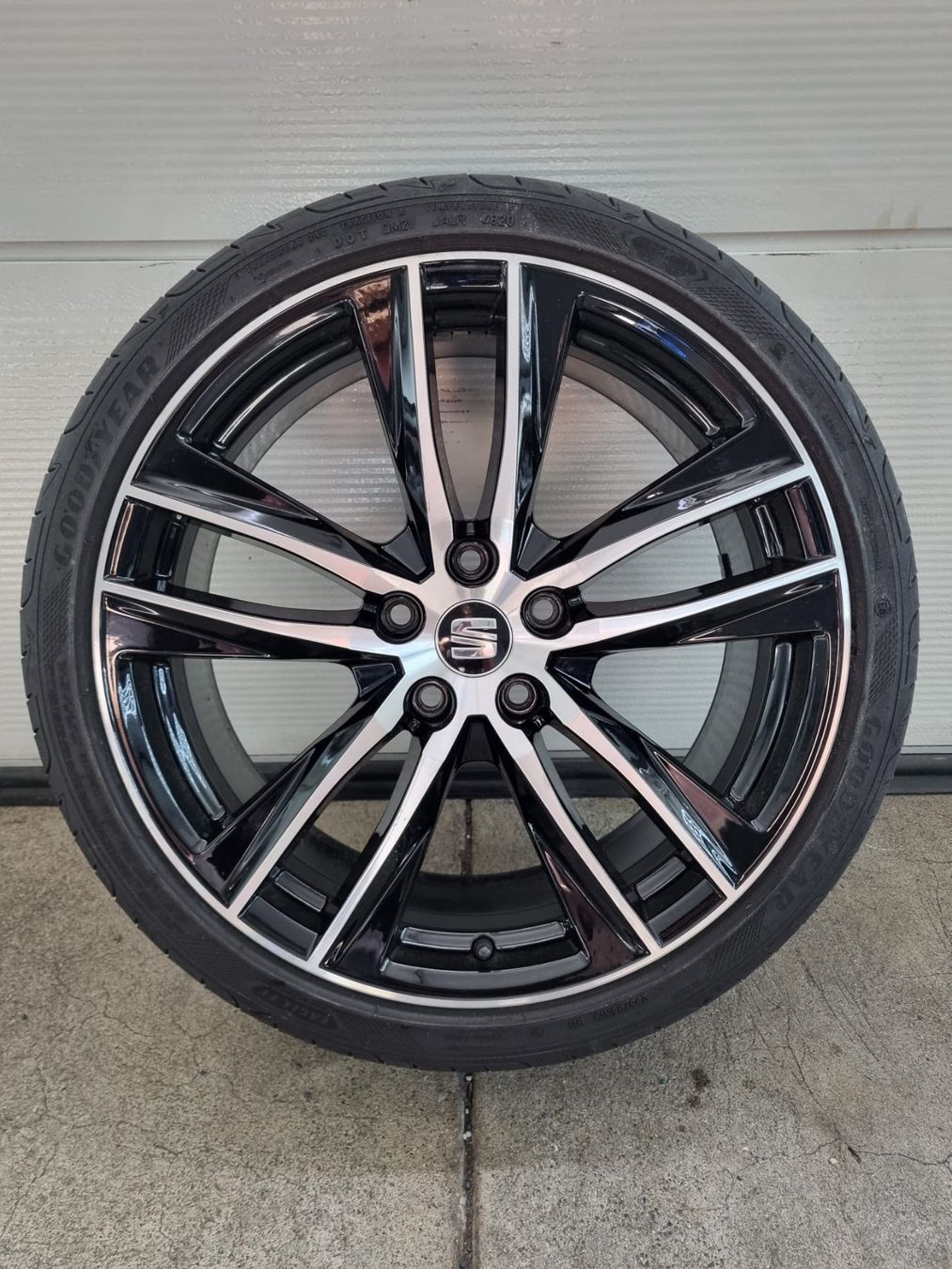 Seat Pneumatici & Ruote complete: Seat Leon Sommerräder 19 Zoll – Usato da Kirchdorf AG venduto da Cartastic_AG 1