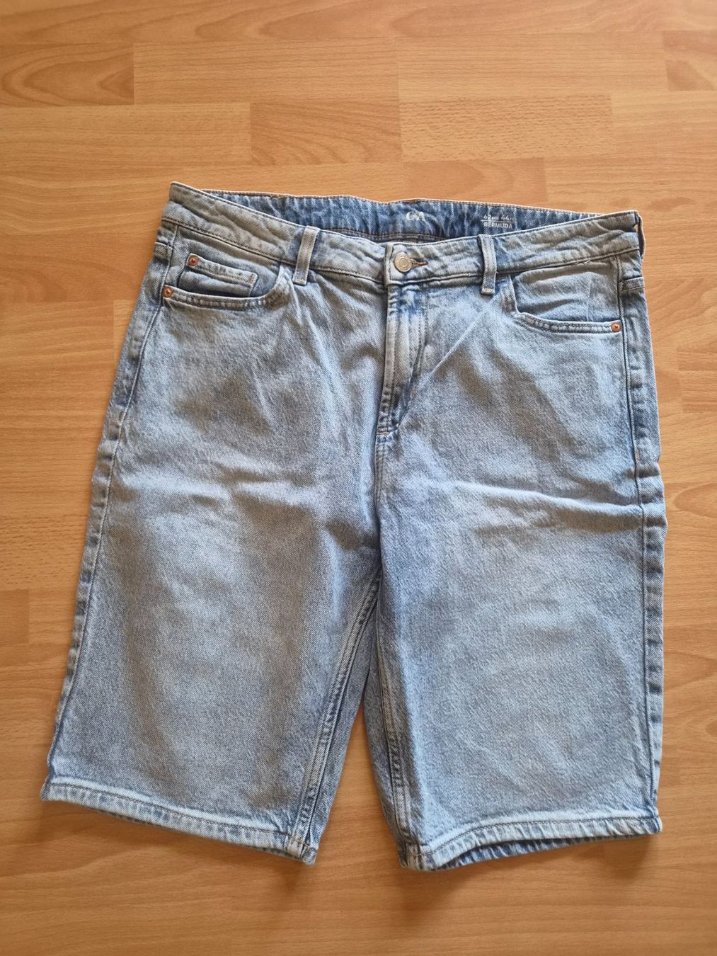 C&A Hosen: C&A Jeans Bermuda hellblau Grösse 42 neuwertig – Gebraucht aus Mumpf von Fabis_Shop