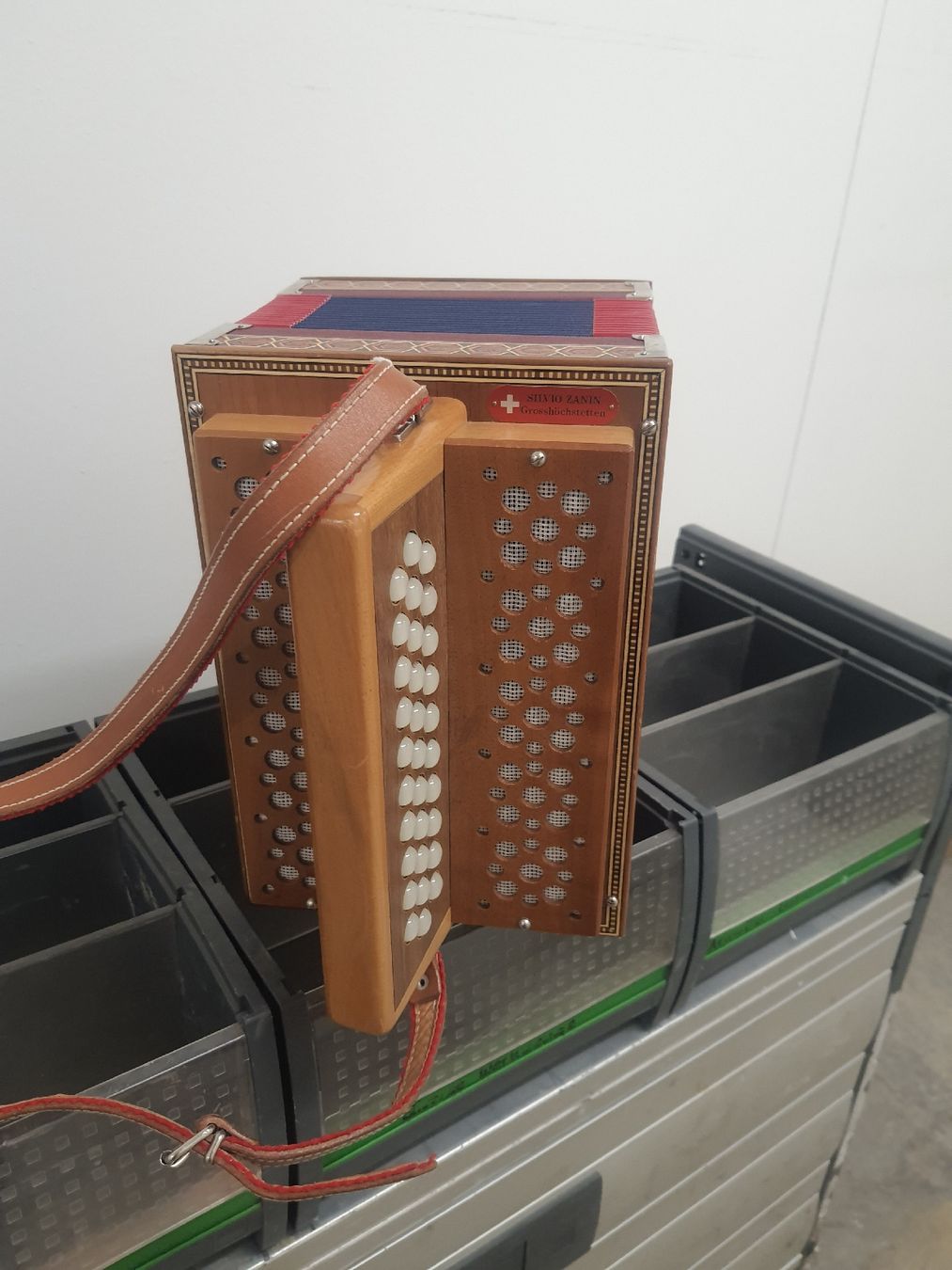 Strumenti musicali: schwyzerorgeli Zanin ton B – Usato da Pont-de-la-Morge venduto da Mirabelle0 4