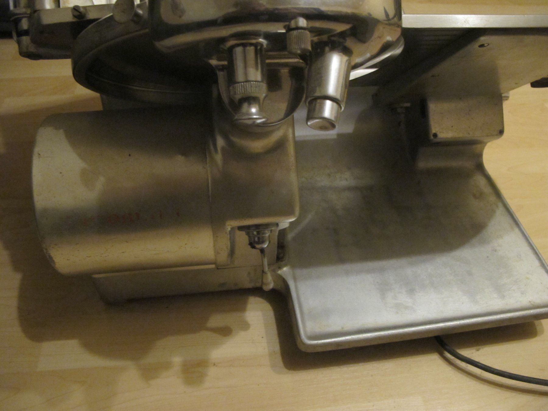 Elettrodomestici da cucina: Crypto Aufschnittmaschine Gross Und Schwerr Läuft – Usato da Altnau venduto da LinaAuktion 9