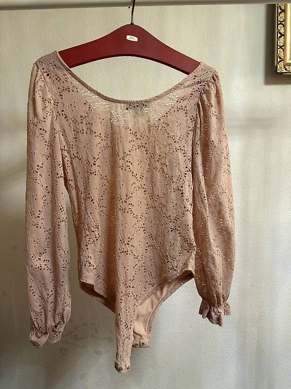 Tops: Primark pink lace long sleeve top Size S  – Gebraucht aus Birsfelden von Vic_toria 1
