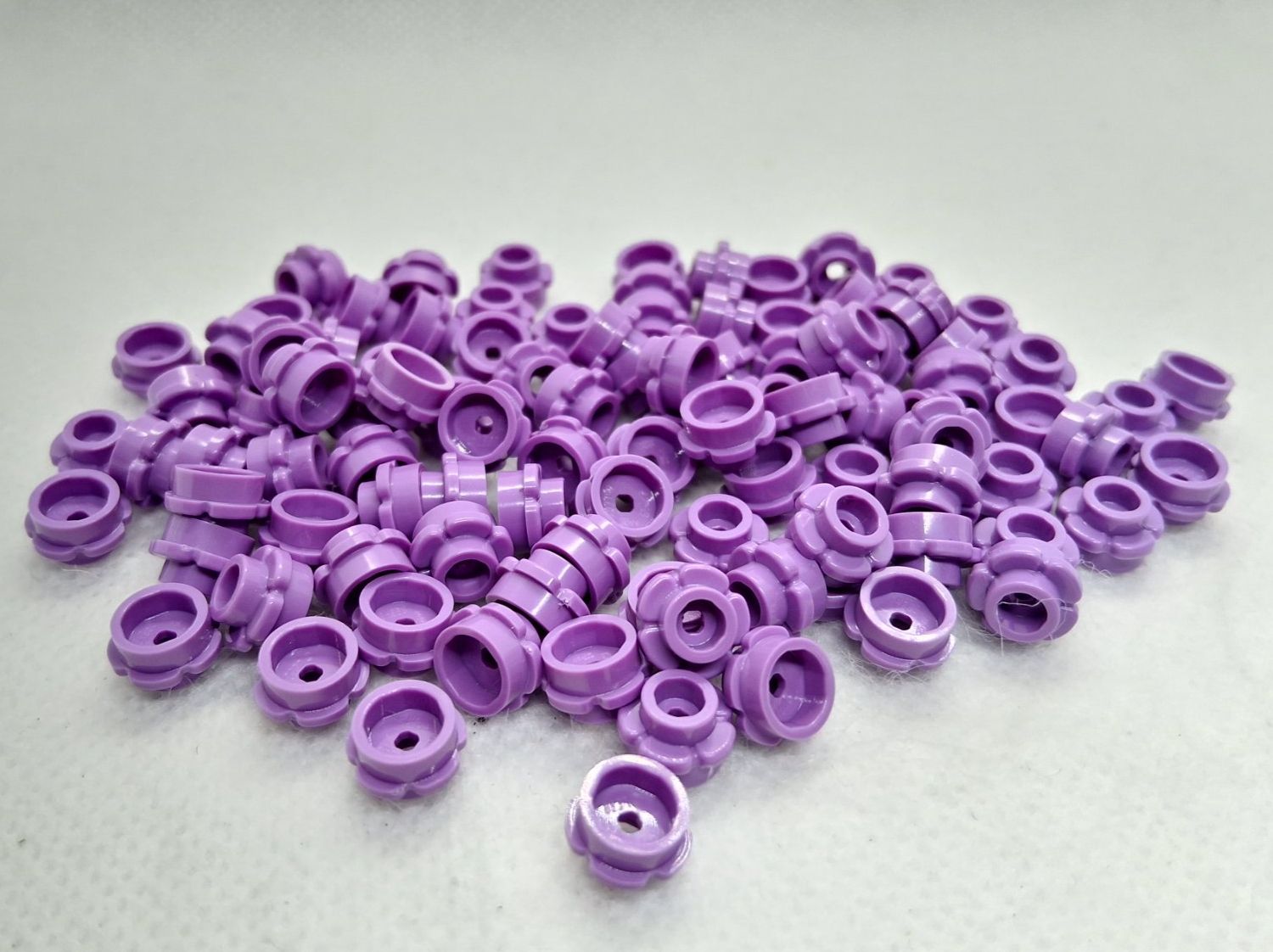 Lego Giocattoli: Lego 100 Stk. Flower 1x1 - Medium Lavender – Nuovo (secondo la descrizione) da Inwil venduto da Dokyiioto
