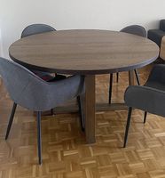 Esszimmergruppe / Stühle grau / Tisch rund