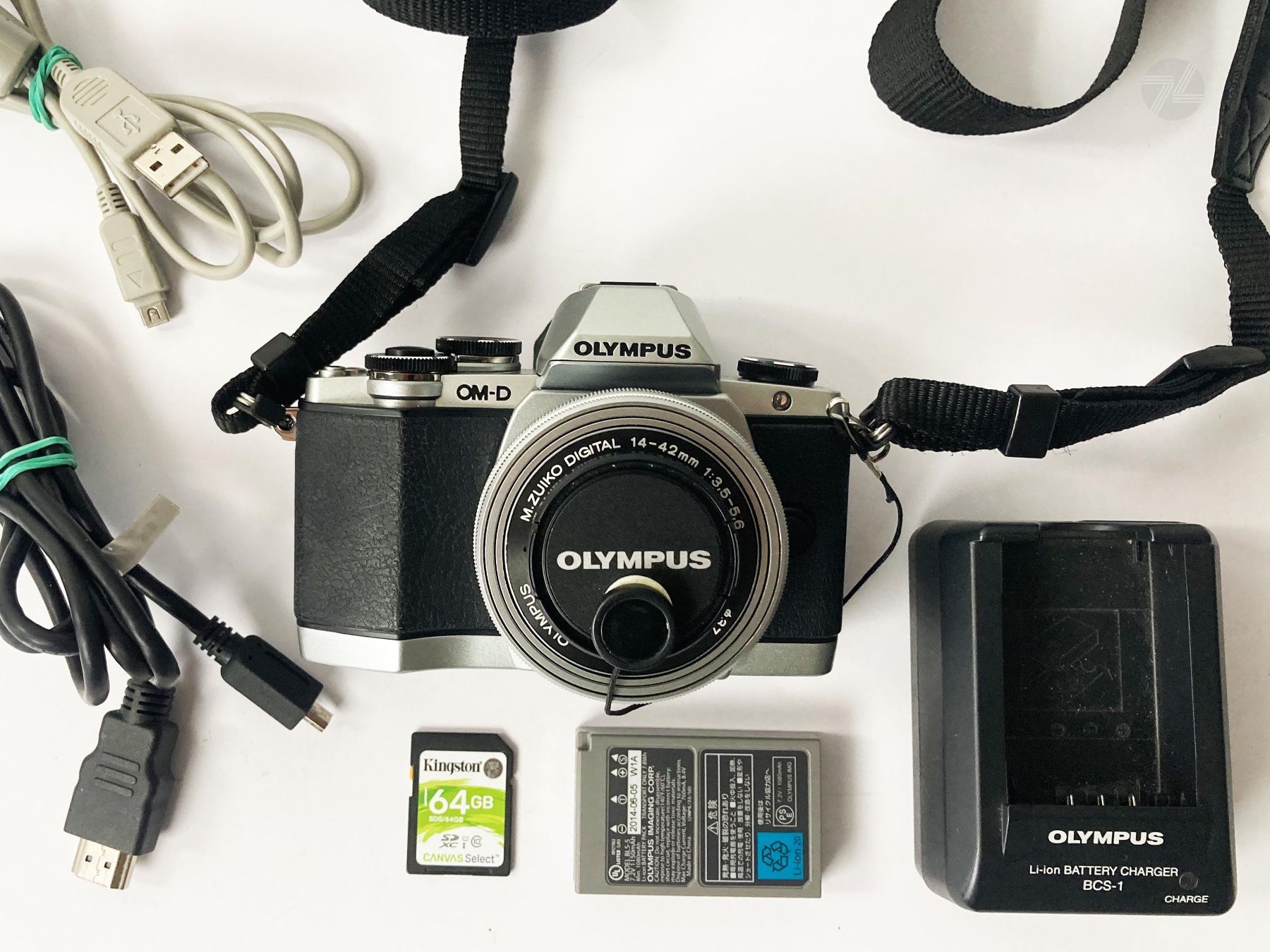 Olympus Fotocamera: Olympus OM-D E-M10 Systemkamera Digitalkamera + Zubehör – Usato da Wetzikon ZH venduto da cyan74