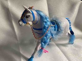 Pferd weiss blau