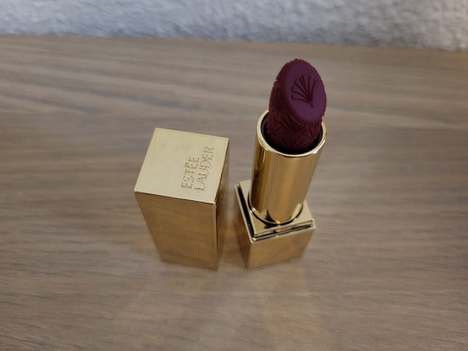 Estée Lauder Make-up: Estee Lauder Lippenstift Ruby Red Velvet LIMITED EDITION – Nuovo e nell'imballaggio originale da Nänikon venduto da Skin-Beauty 5