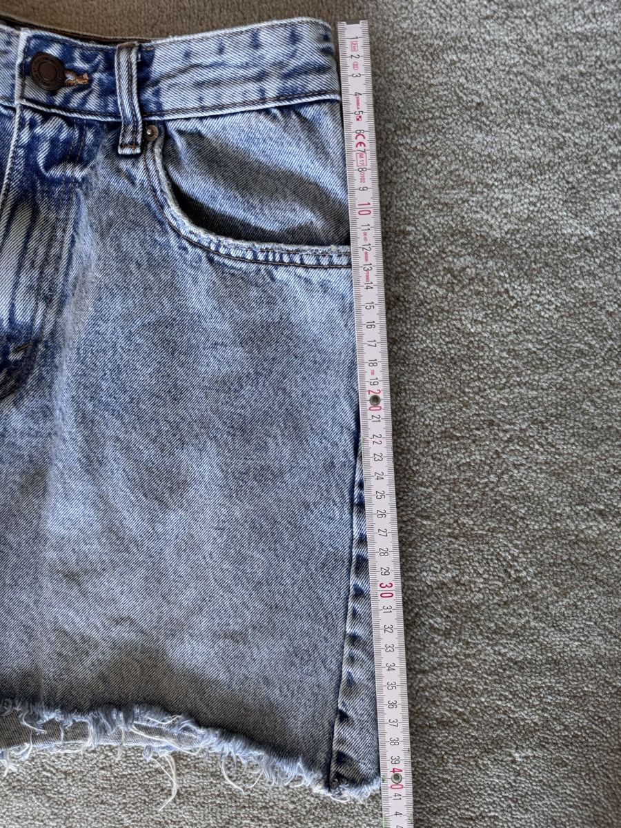 Pull&Bear Jeans: Jeans Shorts Pull&Bear Grösse 42, hellblau Denim – D'occasion à Zürich par bergi777 5
