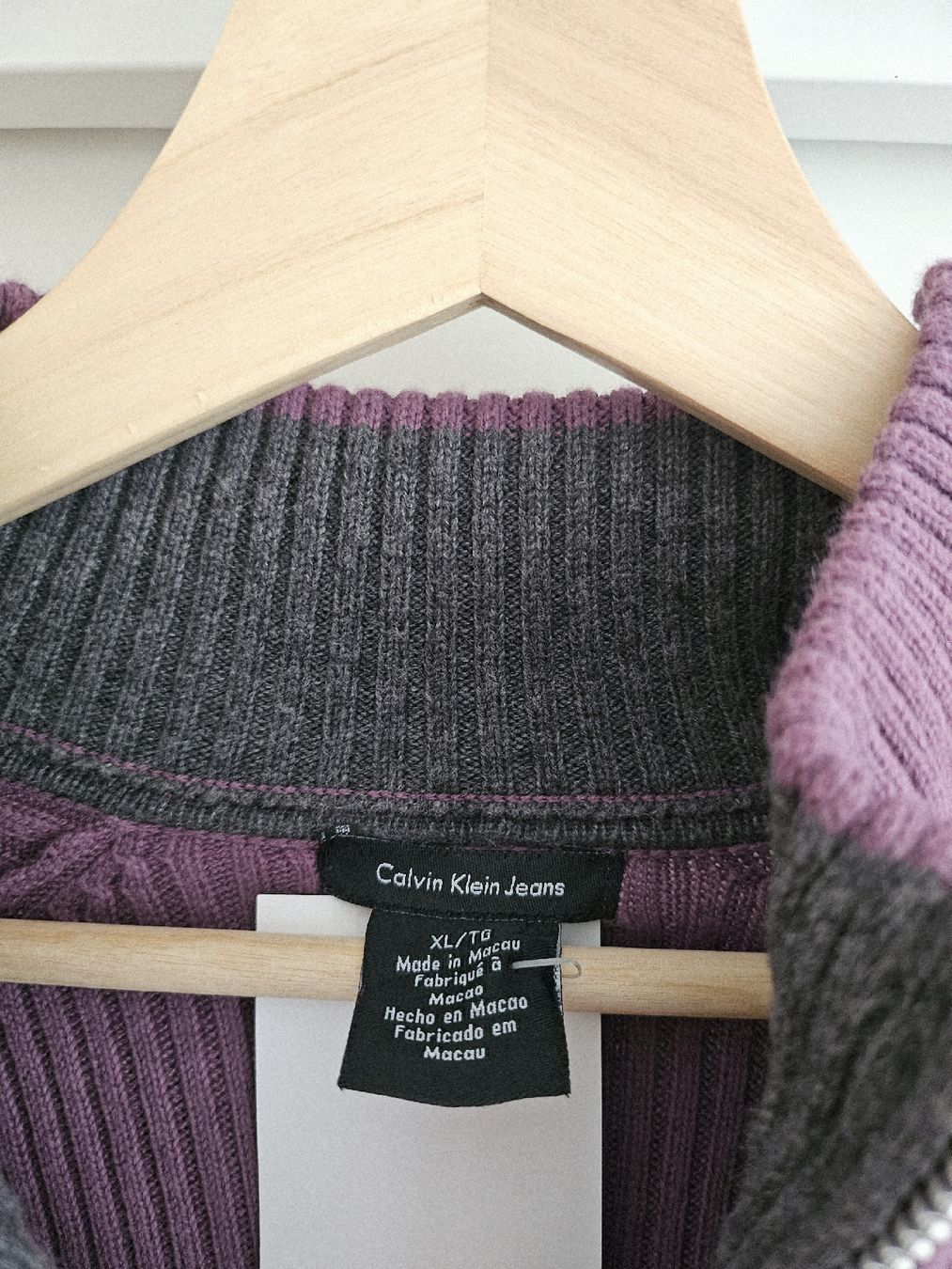 Calvin Klein Maglioni & Felpe: Calvin Klein Lilac Pullover in Large L/XL – Usato da Kilchberg ZH venduto da Thrift_Shop 6