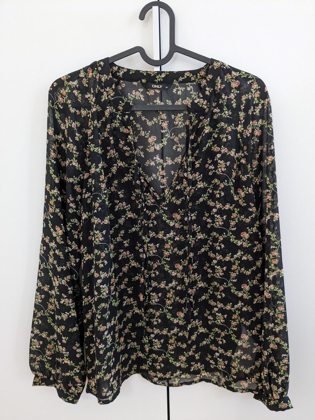 Only Chemisiers: Leichte, blumige Bluse von Only Gr. 36 – Neuf avec emballage d'origine à Zürich par crem8
