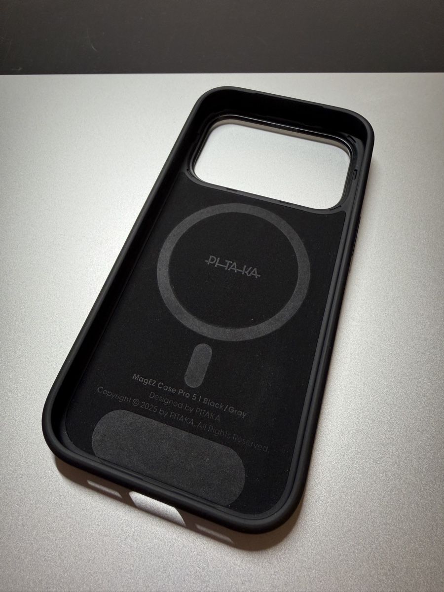 Cover & Protezioni schermo: Pitaka Case Iphone 17 Pro  – Usato da Balsthal venduto da dam_58zp 3
