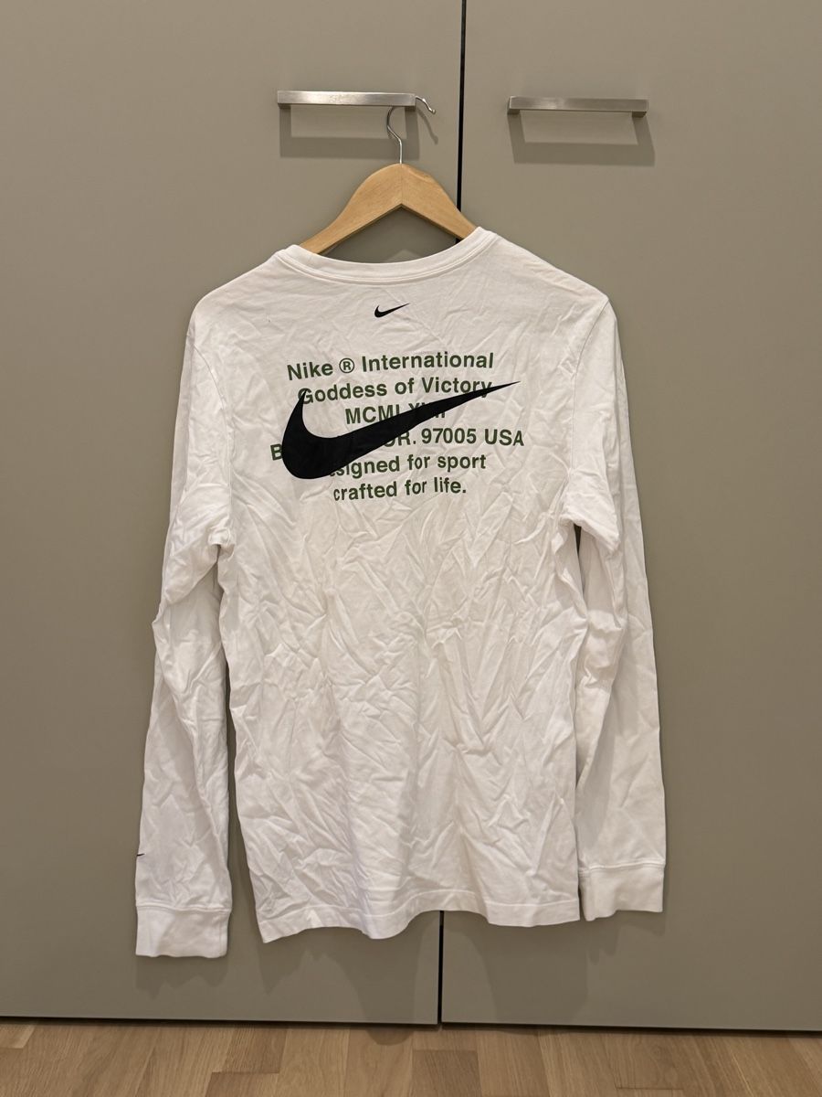 Nike T-shirt: Nike Double Swoosh Long Sleeve Tee - Perfect Condition! – Usato da Schaffhausen venduto da die_kb5d