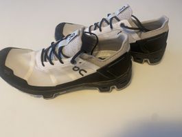 ON Cloudventure Trailrunning Schuh, Gr. 37.5, Weiss/Schwarz,