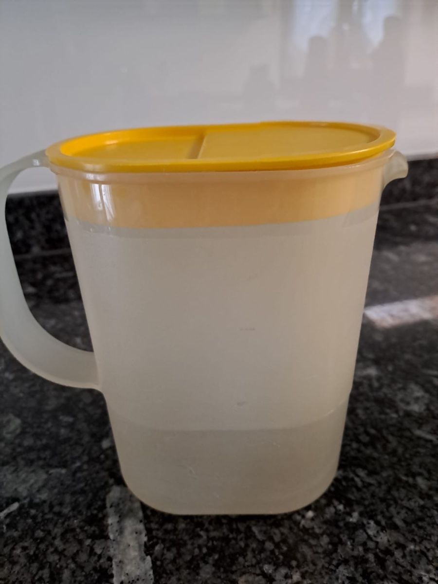 Recipients et similaires: Tupperware Krug, gelber Deckel – D'occasion à Bottenwil par Guguseli014