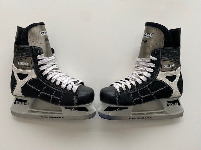 Ccm Pattini da ghiaccio: Eishockeyschlittschuhe CCM 92 NHL Proformance – Nuovo (secondo la descrizione) da Pfaffhausen venduto da stepober