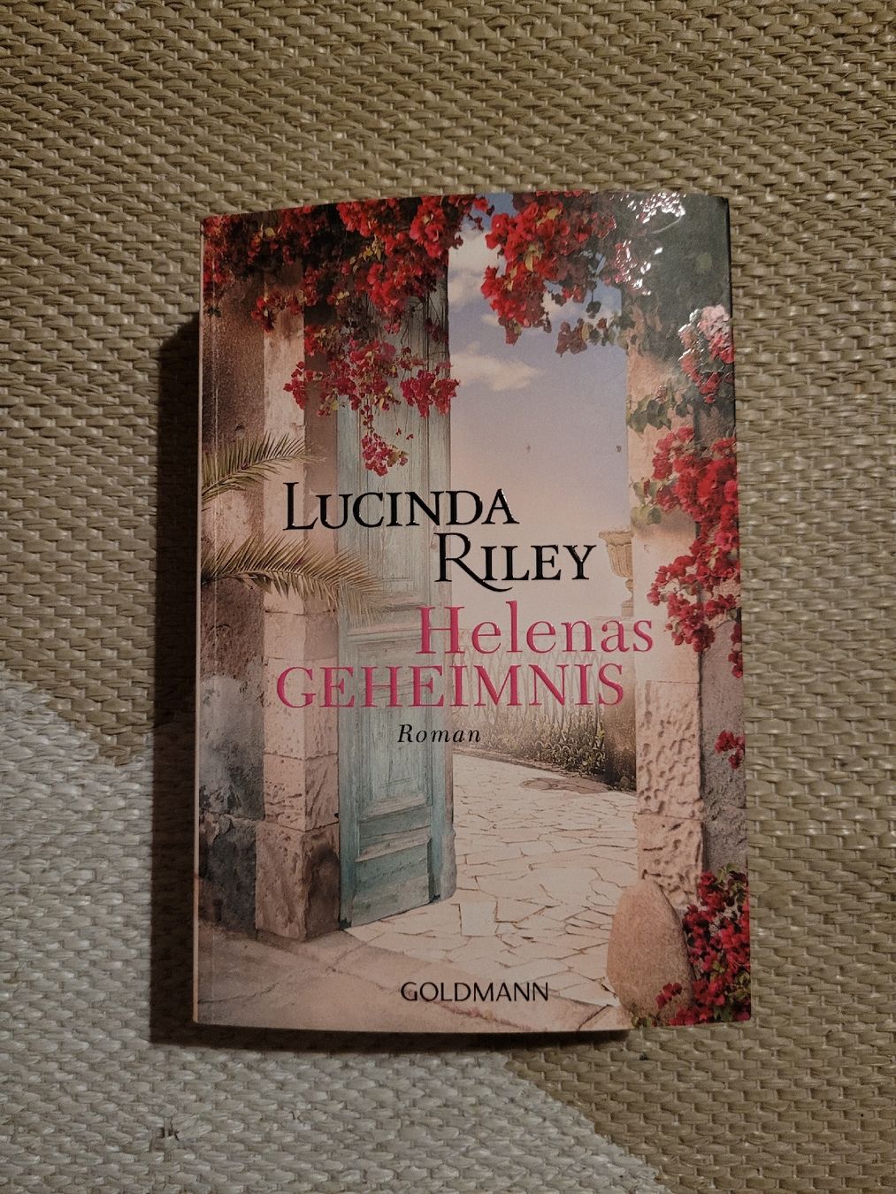 Bücher: Helenas Geheimnis – Gebraucht aus Perlen von Safari_23