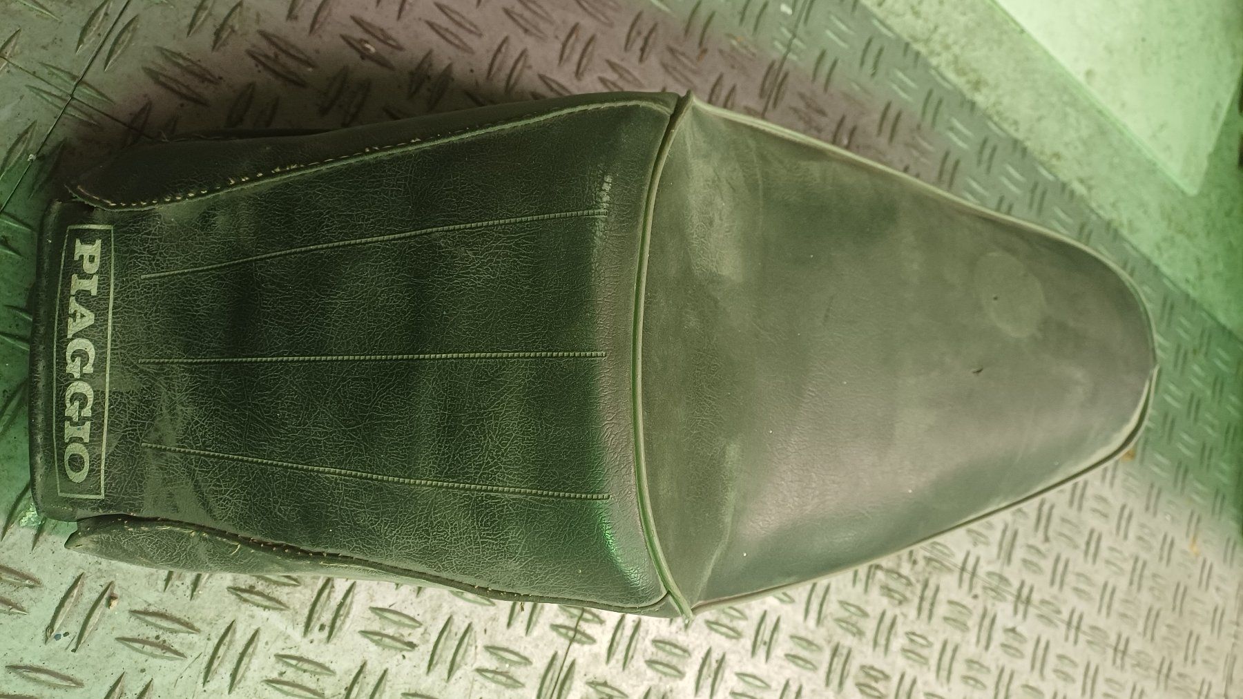 Vespa Tutti pezzi di ricambio per scooter: Chassis selle original Piaggio Vespa 50 Special – Usato da Le Lignon venduto da ghet 4