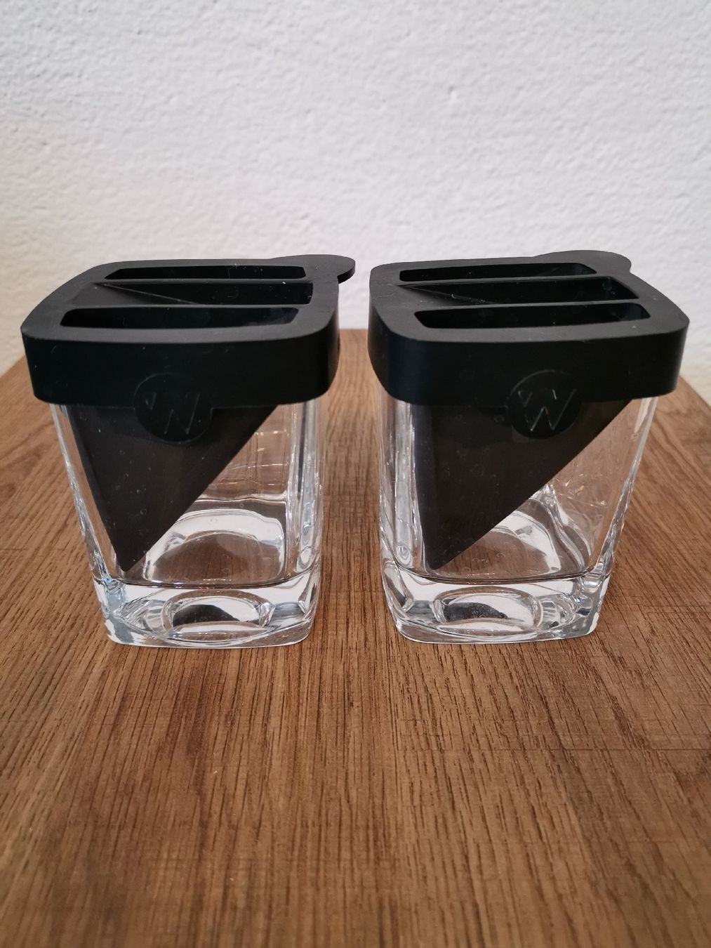 Gläser: 2 Whiskygläser mit Eisformen, NP ca. 30 Dollar – Gebraucht aus Bonaduz von TheCahenzli 1