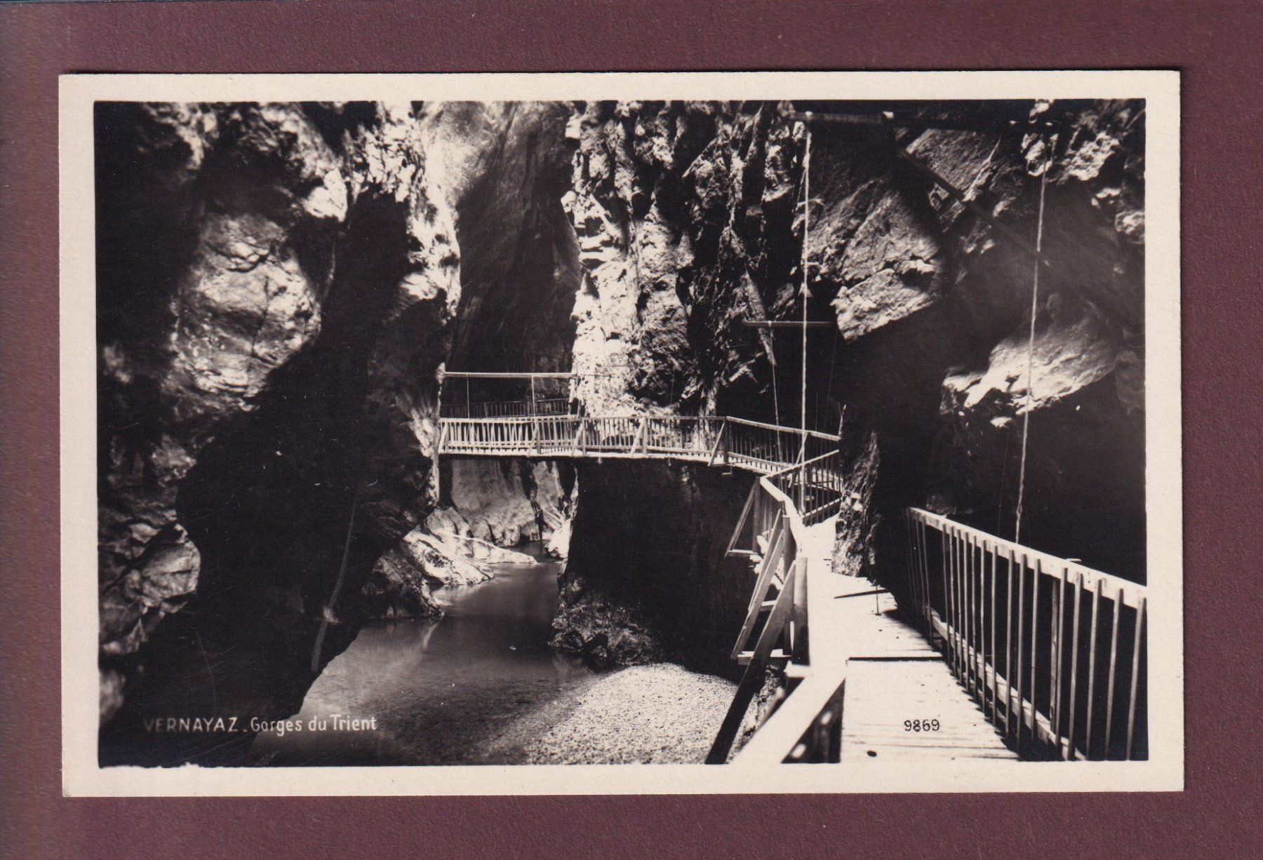 Cartoline postali: VERNAYAZ - Gorges du Trient – Usato da Pully venduto da nicecards
