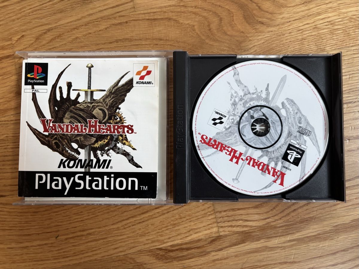 Jeux: PS (PAL) - VANDAL HEARTS – D'occasion à Widen par mxpx_1981 1