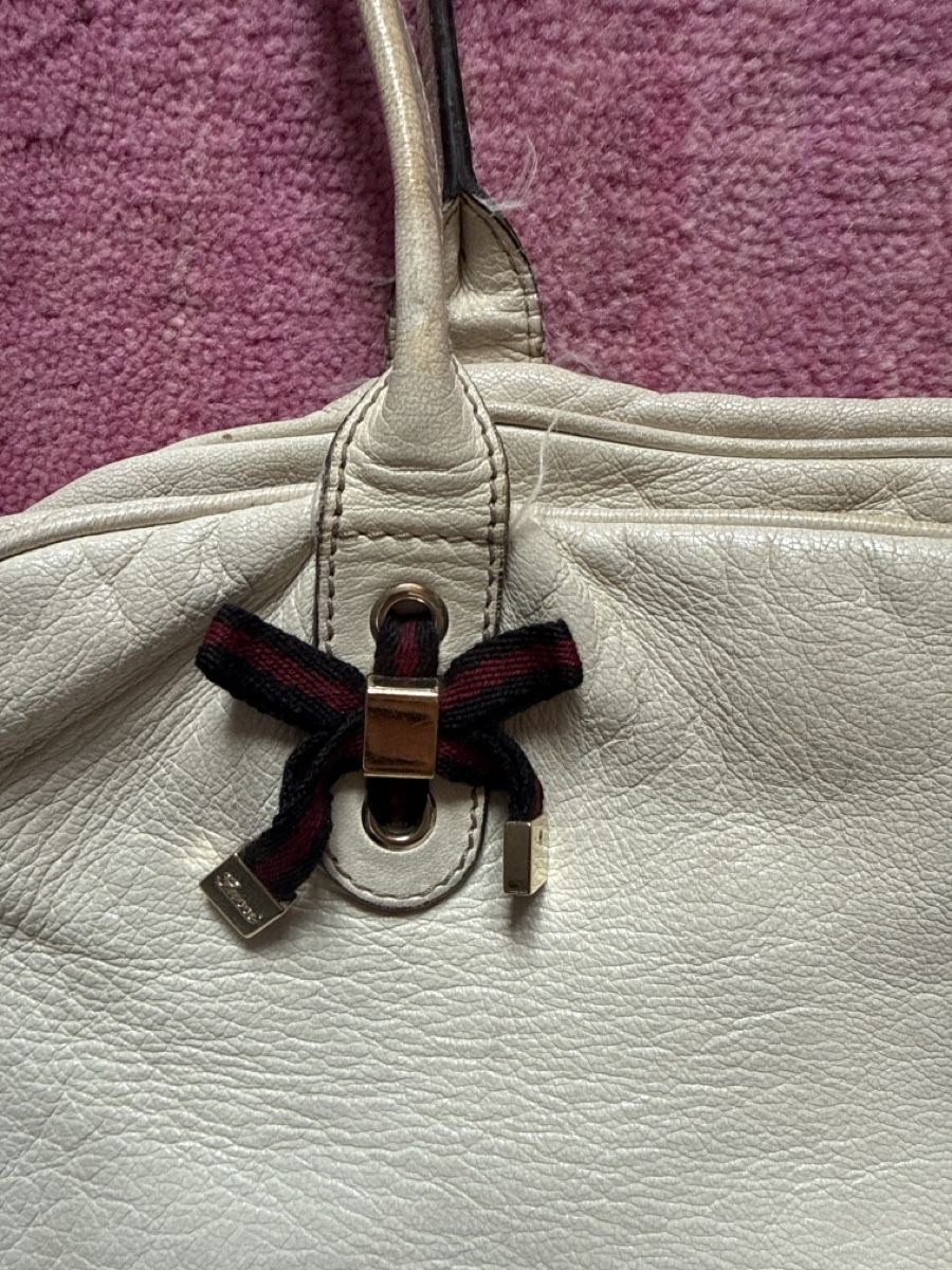 Gucci Borse da donna: Gucci Handbag White Leather Acceptable Condition – Usato da Zürich venduto da ann_h6tp 1