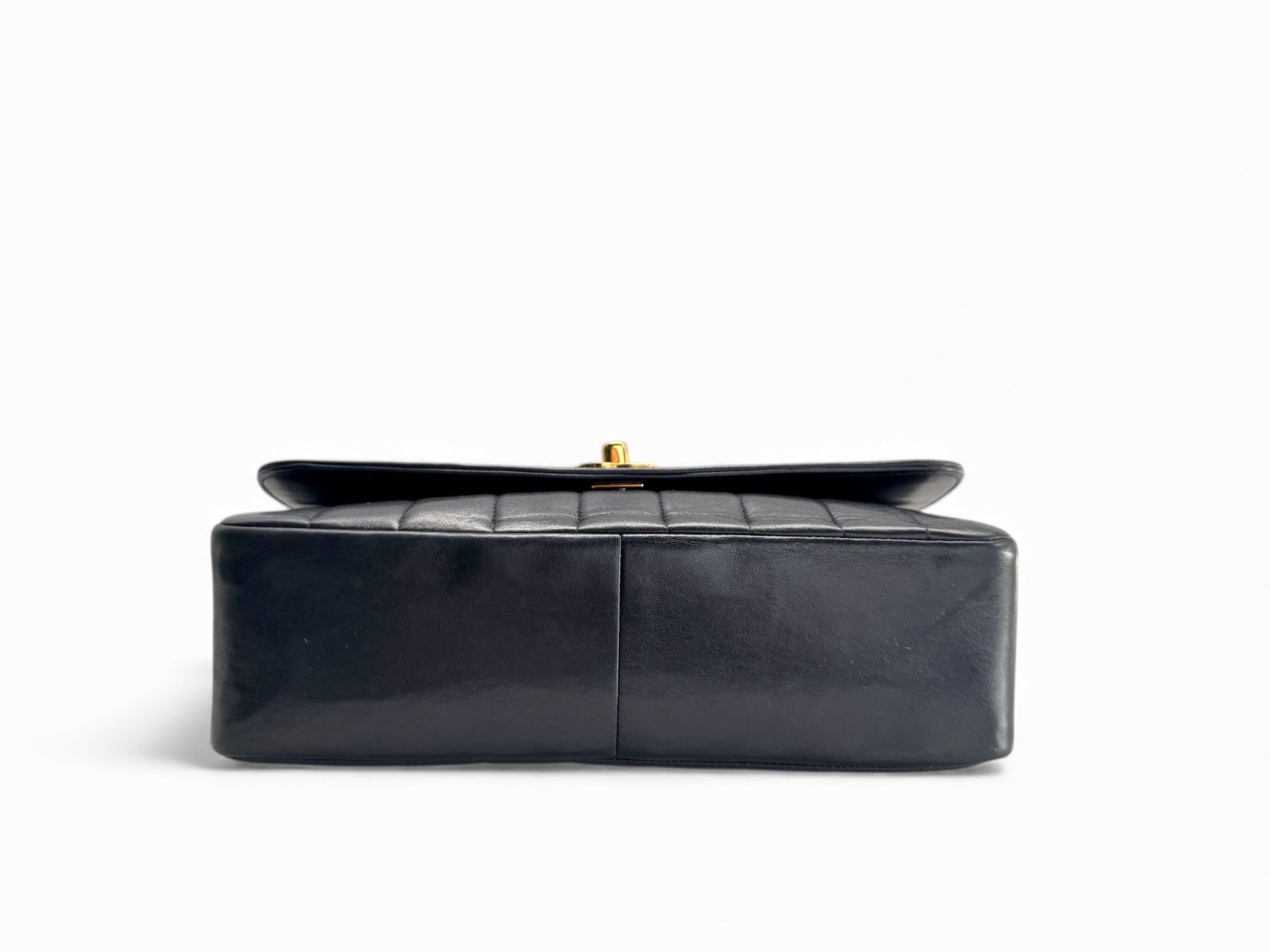 Chanel Borse da donna: CHANEL Lambskin Vertical Flap Bag – Usato da Kriens venduto da hannaandkiko 5