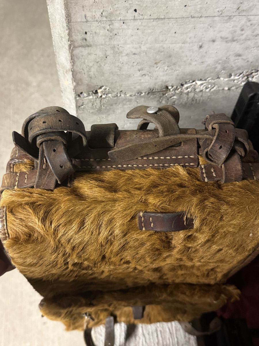 Schweizer Armee Zaini: Vintage Schweizer Armee-Tornister / Fellrucksack – Usato da Gockhausen venduto da Juanma.S.B 4