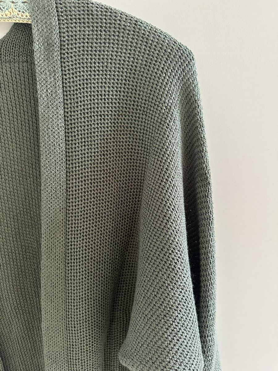 Giacche: Neue Olivgrüne Strickjacke Grösse One – Nuovo (secondo la descrizione) da Langnau aA venduto da Camelia14 3