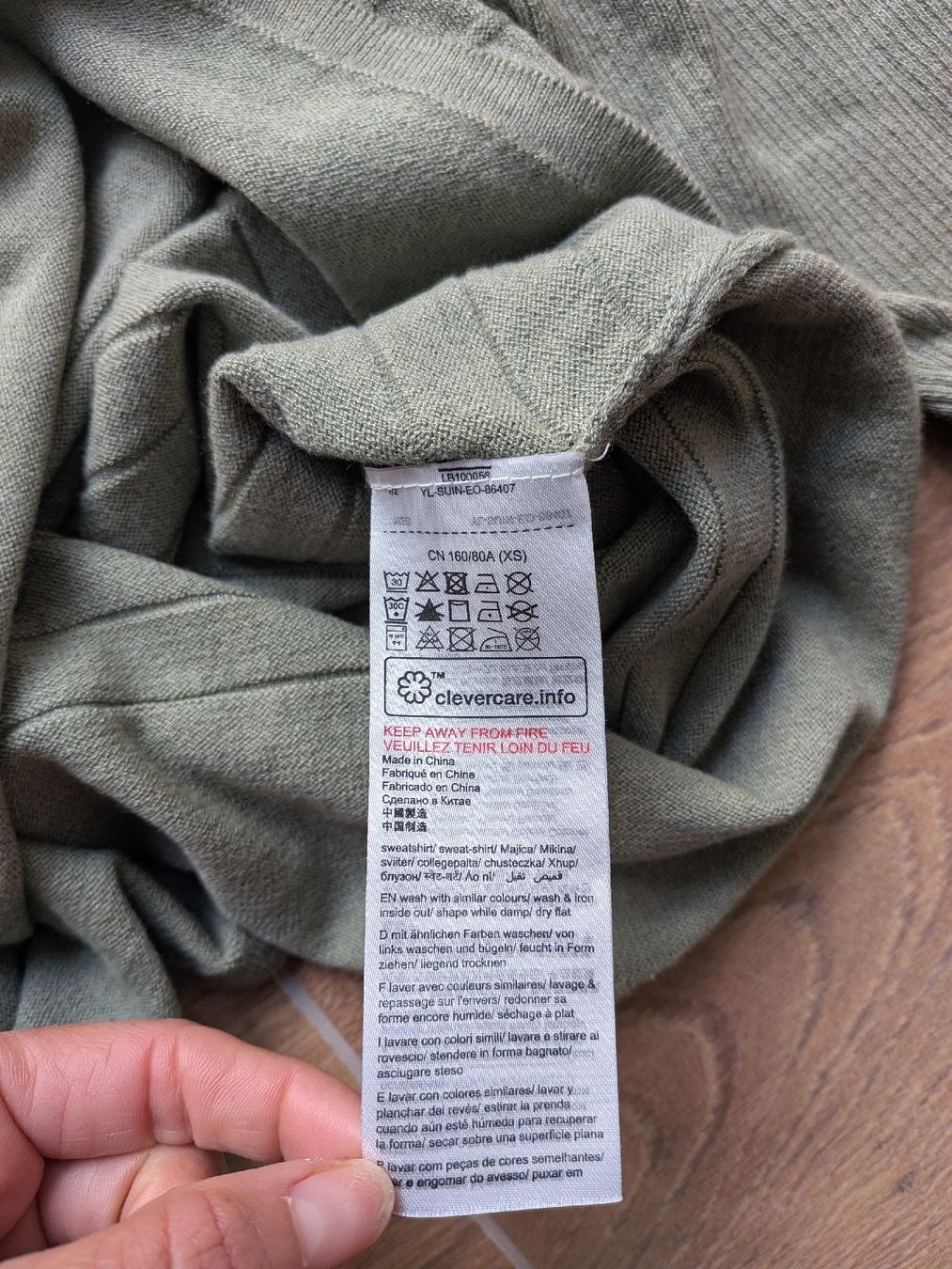 Esprit Pullover & Sweatshirts: Leichter Pullover Esprit XS – Neu (gemäss Beschreibung) aus Eschenbach SG von SanFranciscoCalifornia 2