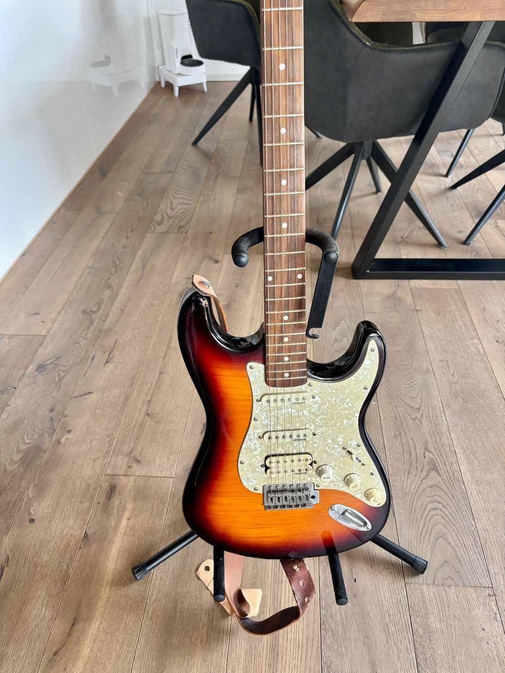 Instruments de musique: Westone E-Gitarre inkl. Ständer – D'occasion à Inwil par Seli_Schnellfuss