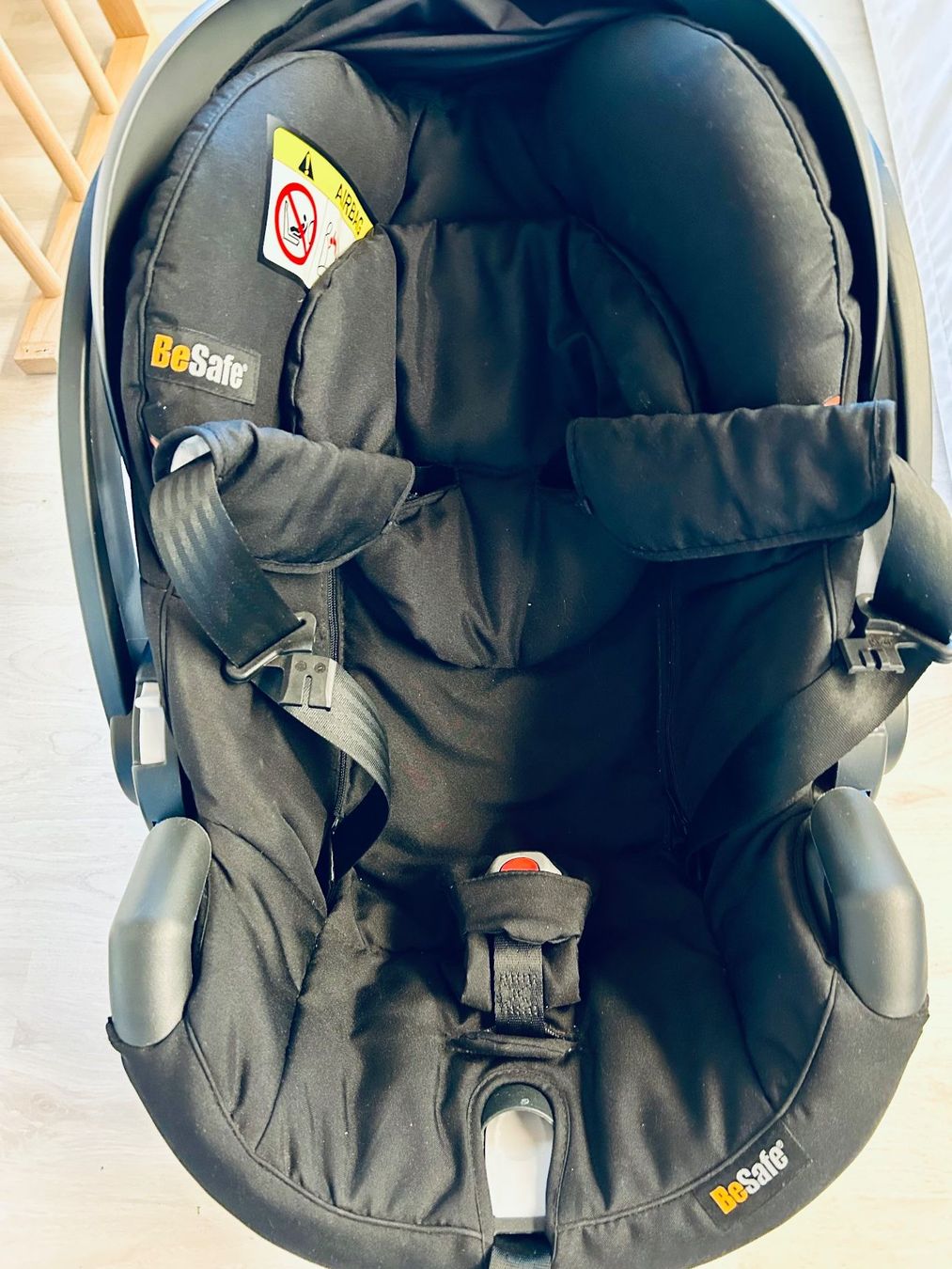 Seggiolini per auto: Babyschale Auto inklusive ISO-FiX Station – Usato da Riedholz venduto da Abendsonne