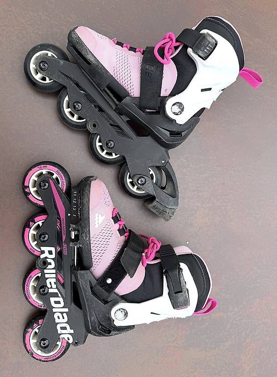 Pattini in linea & Pattini a rotelle: Rollerblade Verstellbar, Grösse 28-32 – Usato da Pfeffikon LU venduto da vog_2j6z