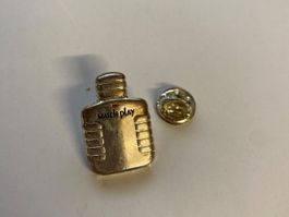 Pin's Match Play couleur argenté objet d'occasion RARE