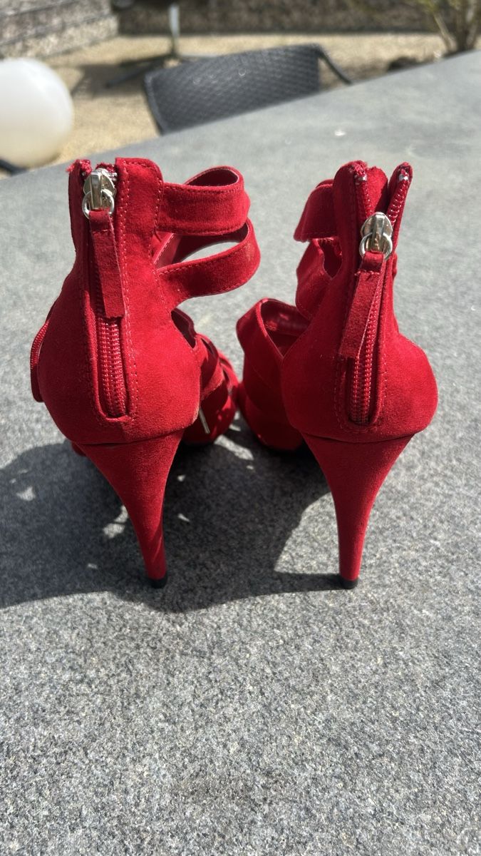 Bershka Damenschuhe: Rote Bershka High Heels, Gr. 39, Wildlederoptik, Rot – Gebraucht aus Frenkendorf von ana_h7dx 5