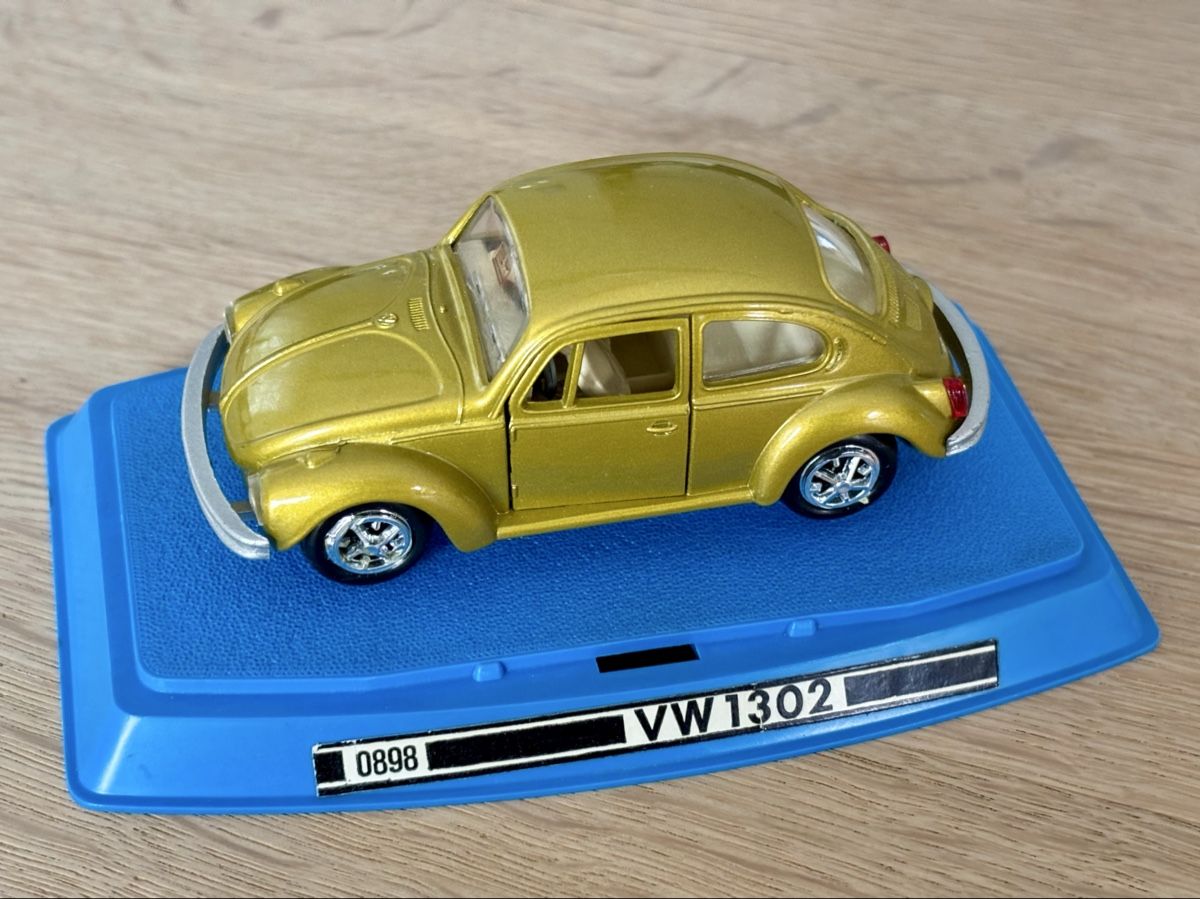 Volkswagen Modellini d'auto: 1 VW Käfer**Gama**1:43** – Usato da Volketswil venduto da Car6 5