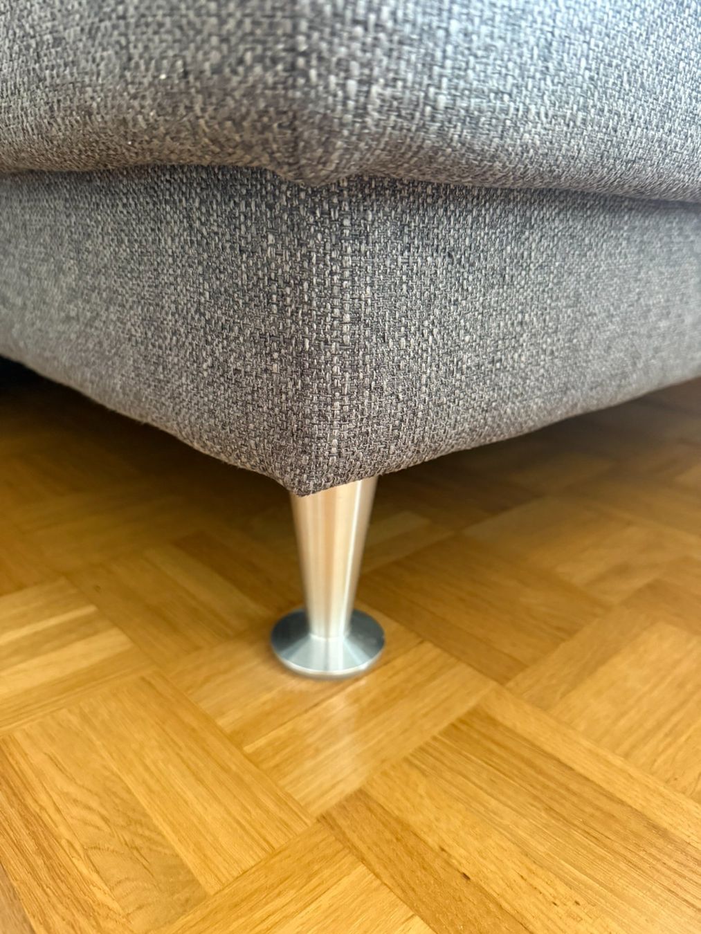 Divani: LIVIQUE Ecksofa grau mit Récamière – Usato da Basel venduto da sid_s6zv 3