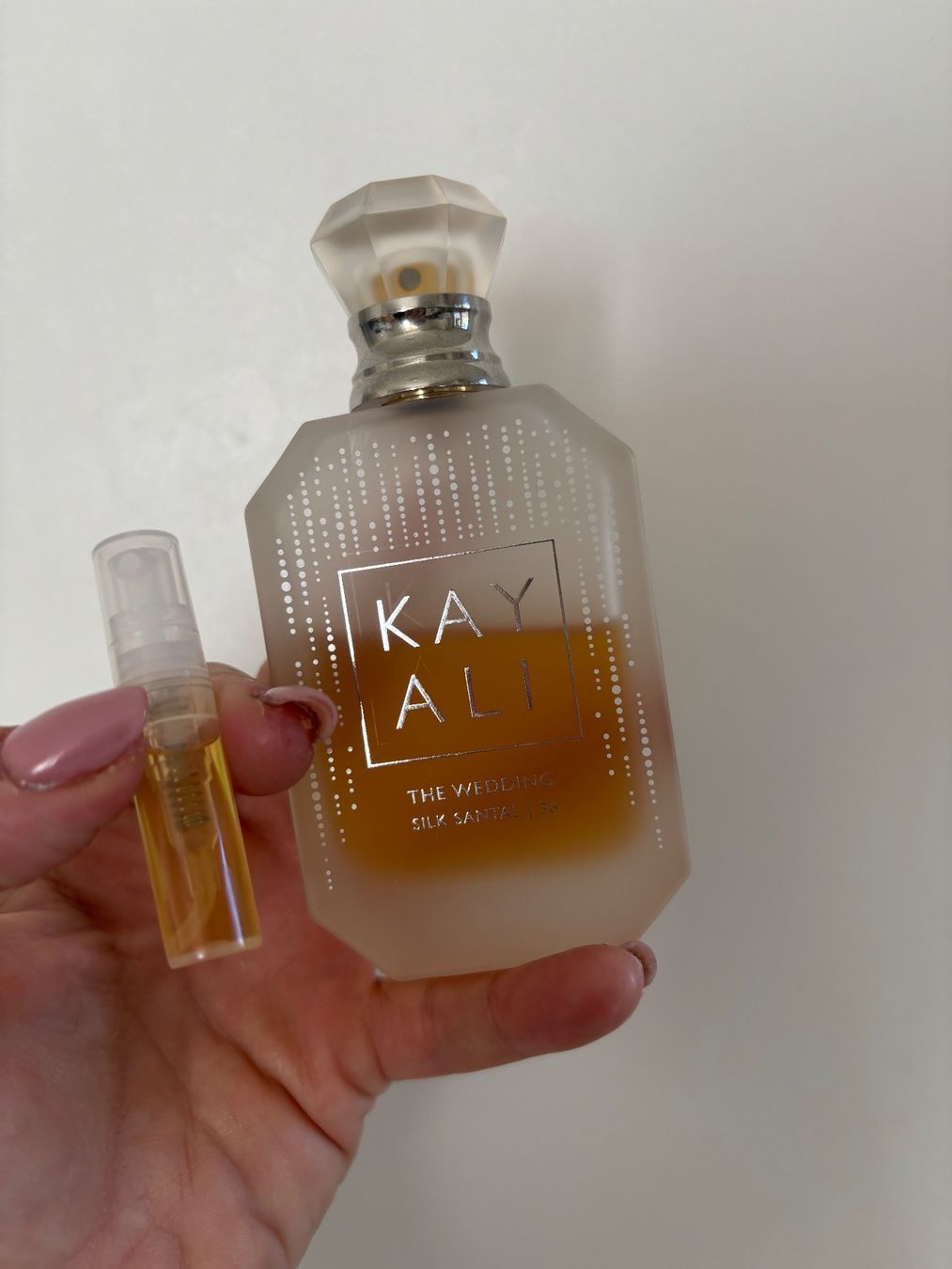 Kayali Profumi & Eau de Toilette: Kayali The Wedding Silk Santal | 36 EDP Duftprobe - 2 ml – Usato da Zürich venduto da deruja
