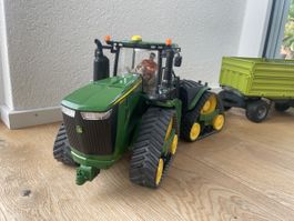 Bruder John Deere Raupenlaufer mit Anhänger