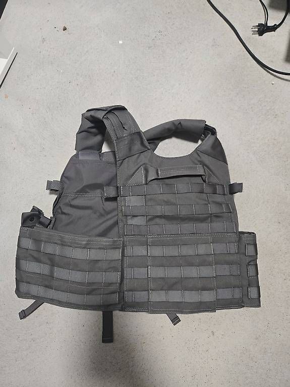 Uniformi: Airsoft Schutzweste Invadergear – Usato da Richterswil venduto da Giudi123 1