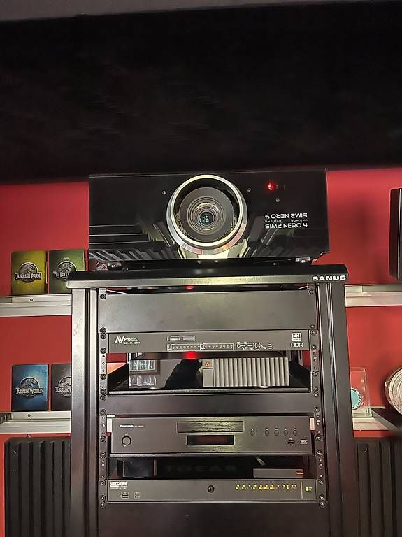Videoprojektoren: High End Beamer SIM2 Nero 4 mit 5000 Lumen – Gebraucht aus Aesch BL von Eyjo