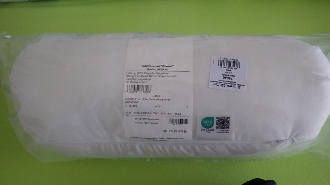 Cuscini: Nackenrolle "Donau" Grösse 40/15 cm, mit dunkelblauem Anzug – Nuovo e nell'imballaggio originale da Uster venduto da Cubacar 1