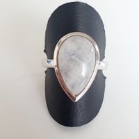 Silberring mit Mondstein im Tropfenschliff, Grösse 18,5 mm