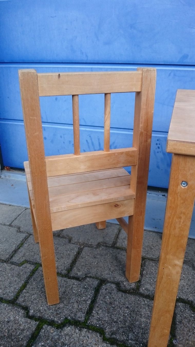 Tischset: Kindertisch aus Holz inkl. Stühlen – Gebraucht aus Wiler b.Utzenstorf von Hallucino6 6