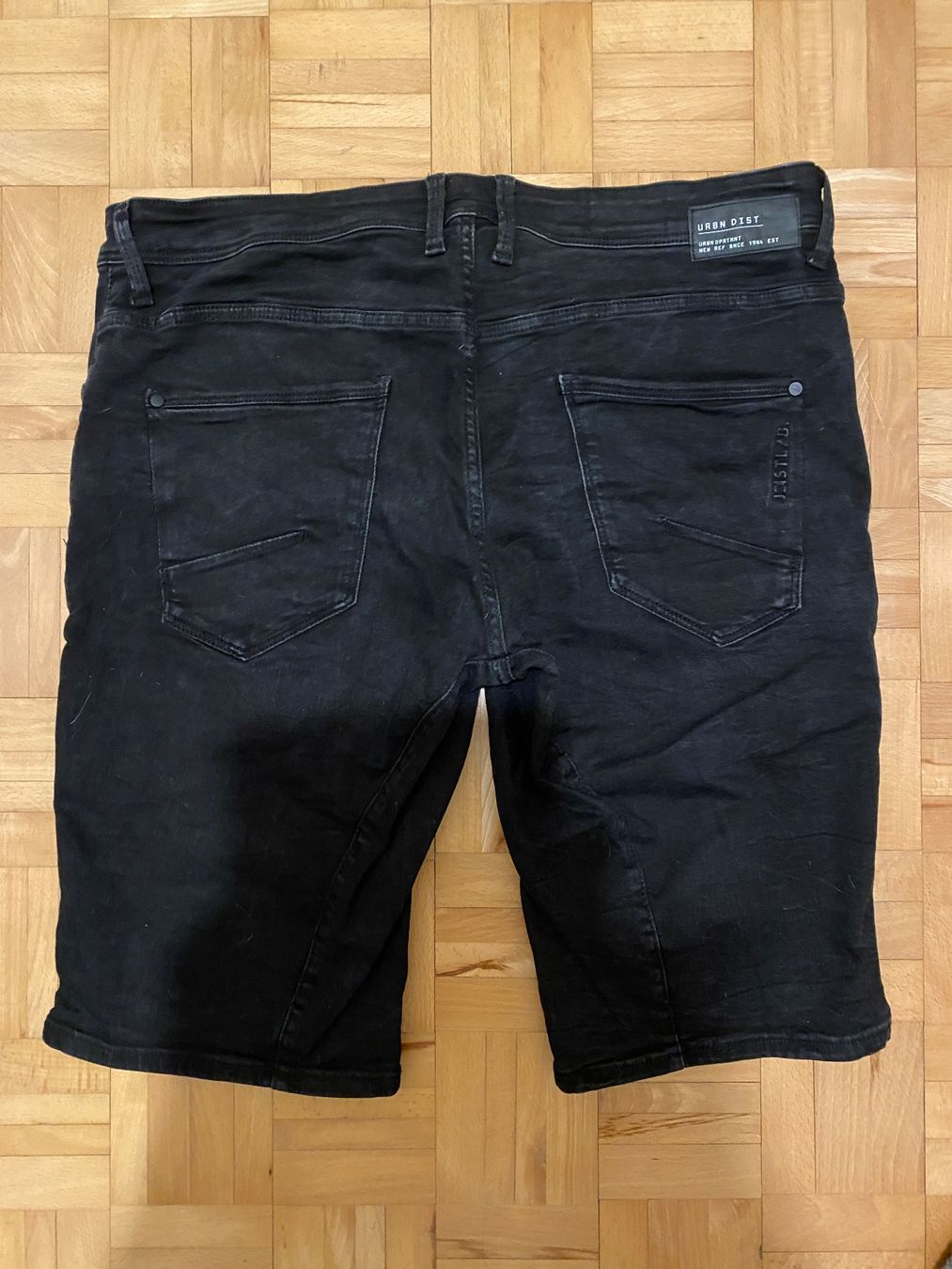 C&A Pantalons: Kurze Hose schwarz, Grösse 36 C&A – D'occasion à Zürich par Wim-Broccoli 3