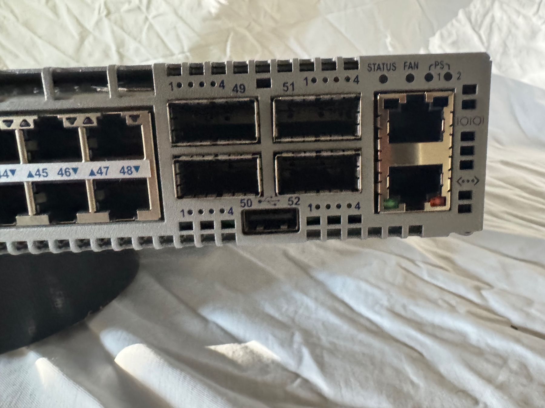 Hub & Switch: Arista Switch 7050T-64 – Usato da Steffisburg venduto da BOT-42 1