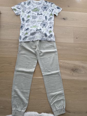 1 T-shirt (9-10j.) und eine leichte Olivengrüne Hose (14j.)
