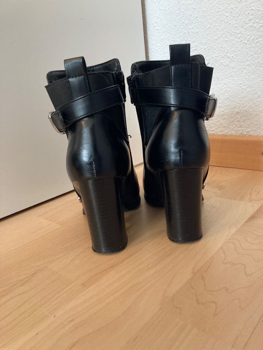 Scarpe da donna: Stiefeletten Gr. 37 – Usato da Rothrist venduto da Monadal 3