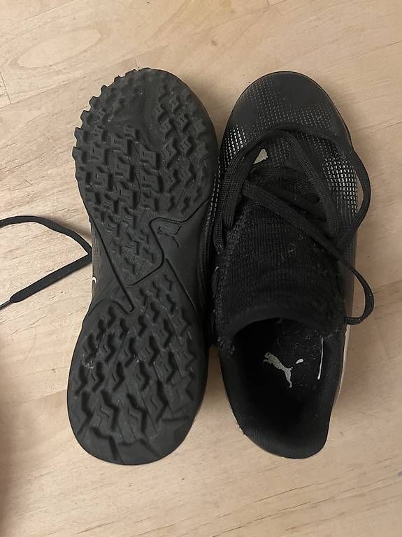 Chaussures garçon: Puma Fussballschuhe gr.31 – D'occasion à Zürich par Sa.oh 1