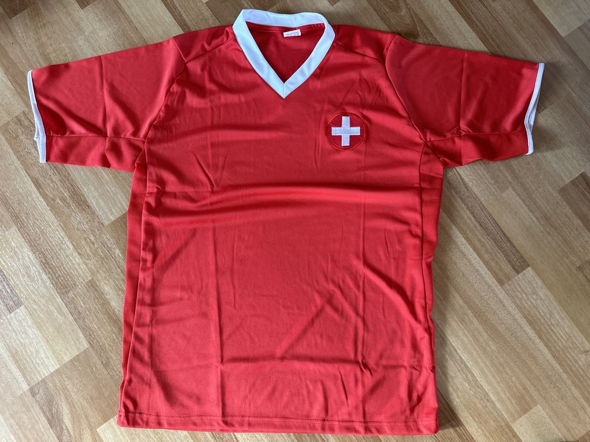T-shirt: T-Shirt Schweiz einfache Brustweite 57cm #1 – Usato da Wald AR venduto da sar_x867